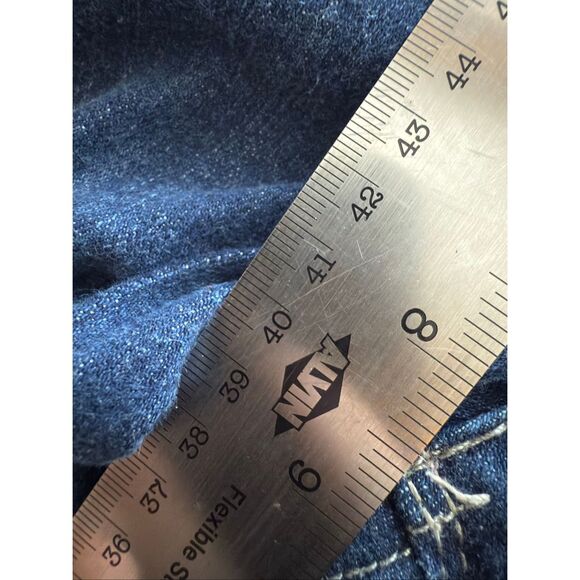 Women’s Levi’s 526 28 X 32 Slender Bootcut Dark Blue Jeans Distressed - Picture 6 of 6